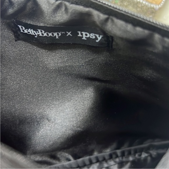 Betty Boop shoulder/ crossbody bag🆕 wot - Picture 8 of 8